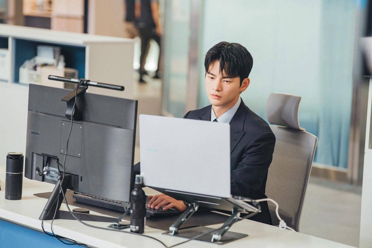 Still cut drama Korea See You at Work Tomorrow!