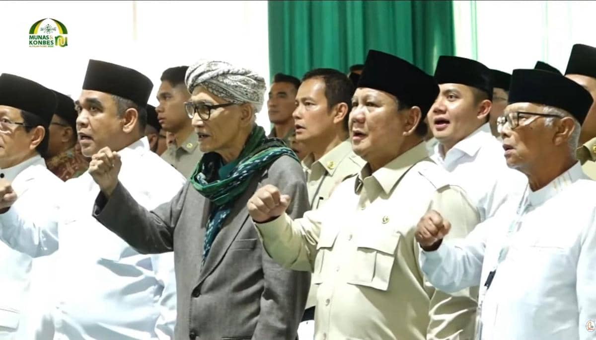 Momen Prabowo-Teddy Ikut Nyanyikan Mars Syubbanul Wathan di Acara NU
