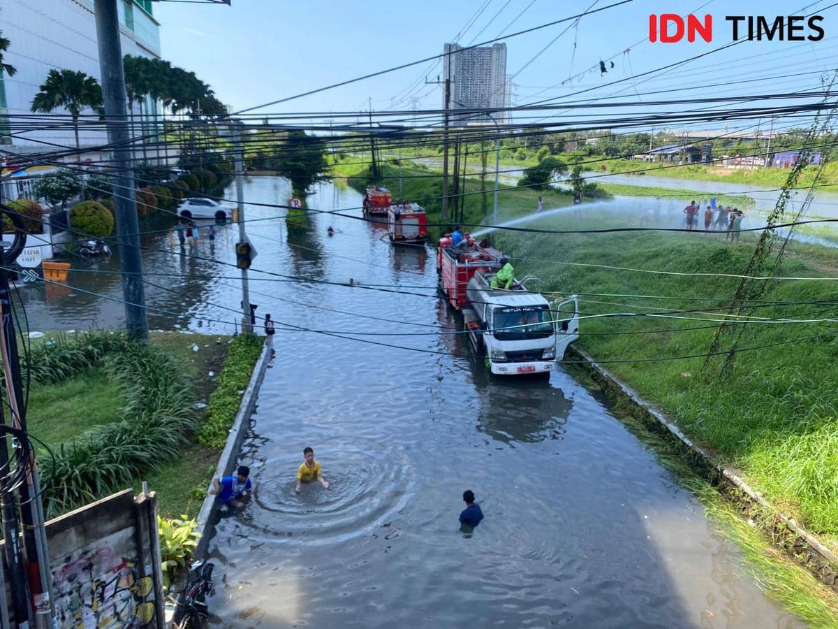 Surabaya Kembali Dikepung Banjir Pagi Ini, Berangkat Kerja Sulit