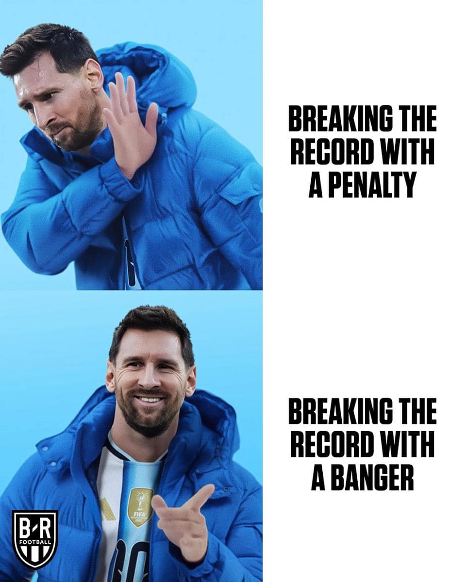Meme dua panel menampilkan pemain sepak bola dengan jaket biru menolak penalti di panel atas dan tersenyum di panel bawah.