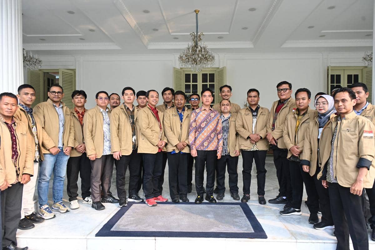Wakil Presiden (Wapres) RI, Gibran Rakabuming Raka menerima jajaran Pengurus Besar Ikatan Alumni Badan Eksekutif Mahasiswa (IKA BEM) Nusantara di Istana Wakil Presiden, Jakarta, Senin (22/6/2026)(dok. Setwapres) 