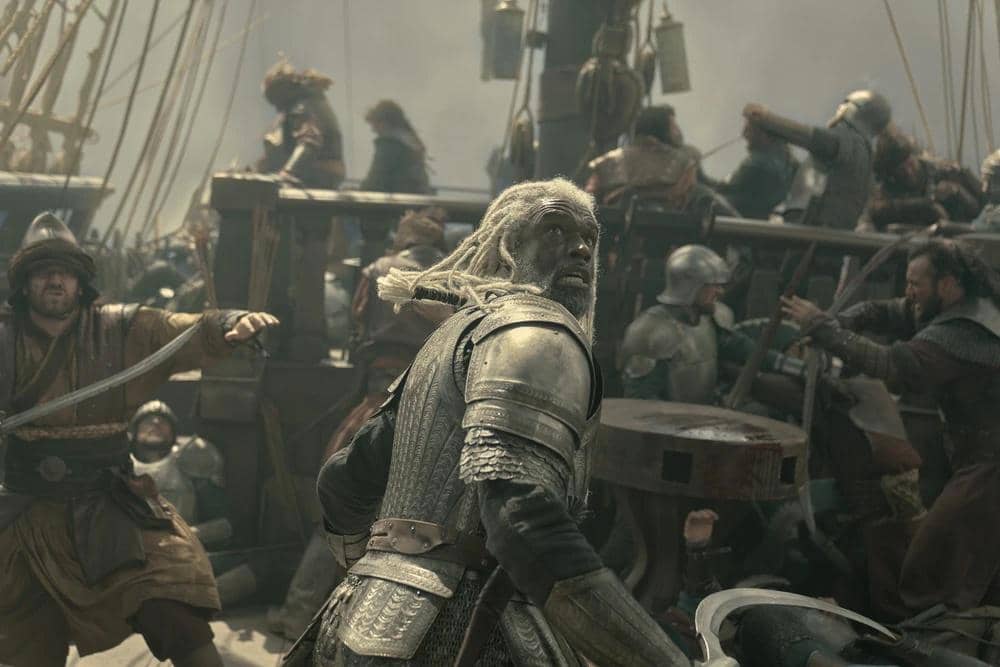 Adegan pertempuran laut dengan prajurit berzirah di atas kapal dalam serial House of the Dragon Season 3 produksi HBO.