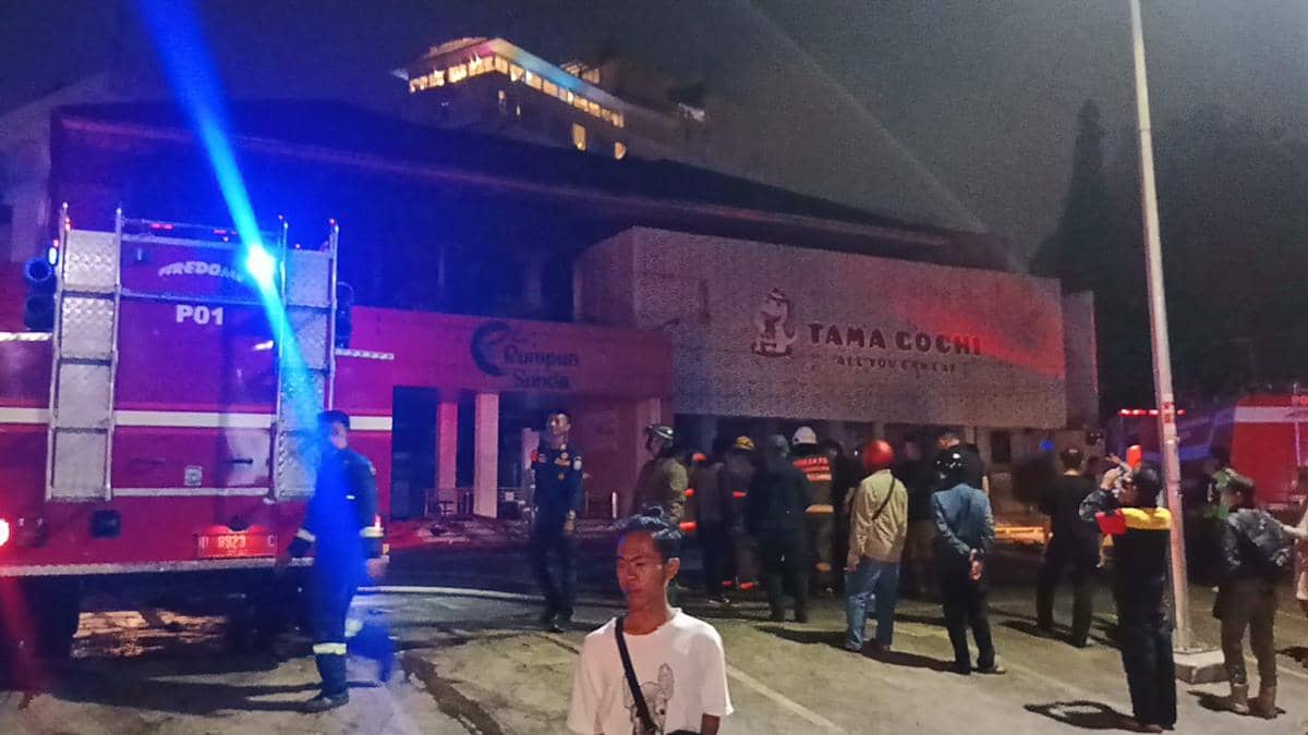 Bangunan Lantai Dua RM Tamagochi di Bandung Alami Kebakaran