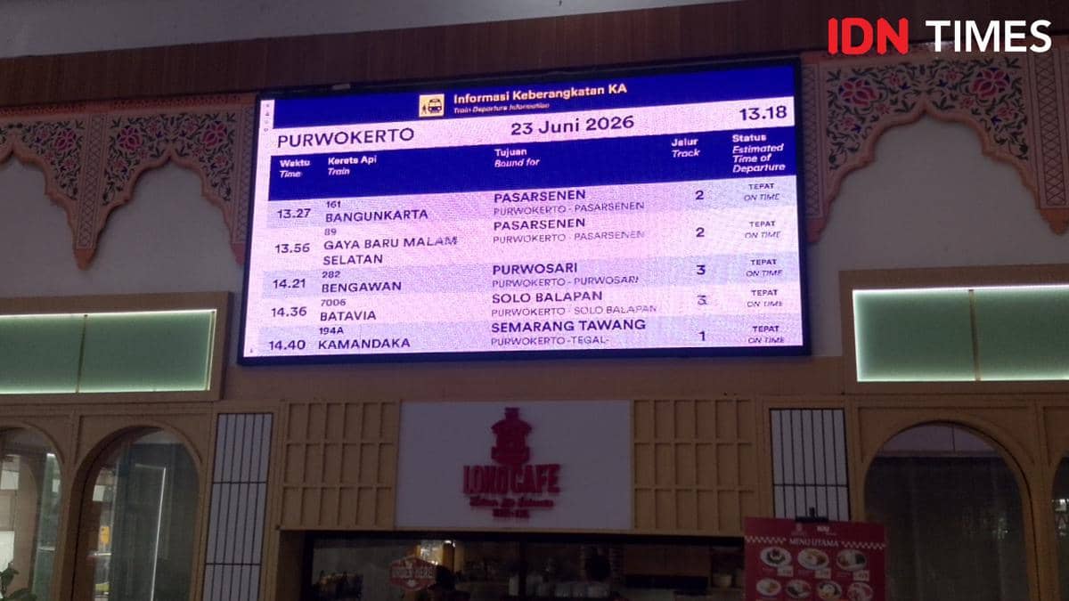 Layar informasi keberangkatan kereta api di Stasiun Purwokerto menampilkan jadwal perjalanan pada 23 Juni 2026 dengan beberapa tujuan utama.