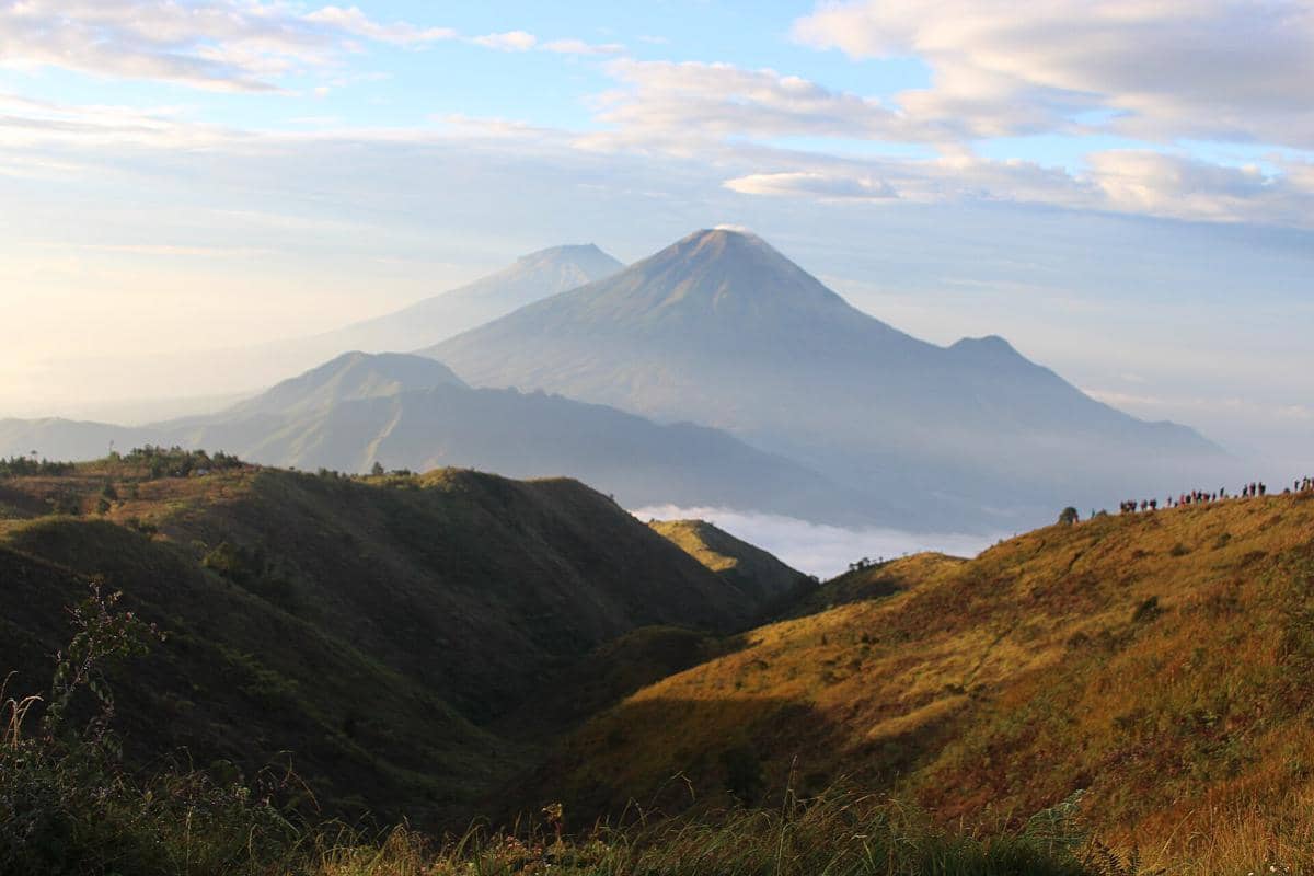 5 Gunung yang Asyik Didaki saat Musim Kemarau, Jalurnya Ramah Pemula