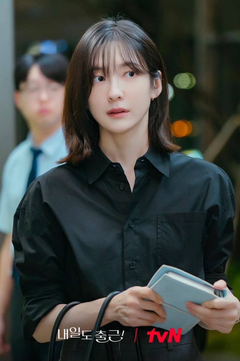 Still cut Park Ji Hyun di See You At Work Tomorrow!