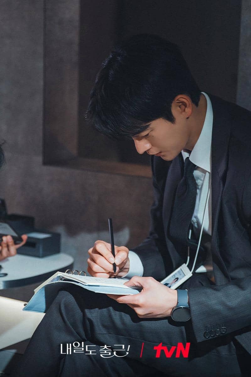 Still cut Park Ji Hyun di See You At Work Tomorrow!