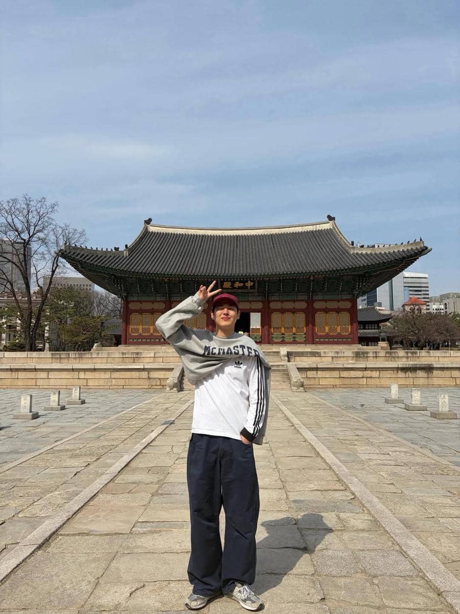 outfit nonton pertandingan olahraga ala Choi Byungchan