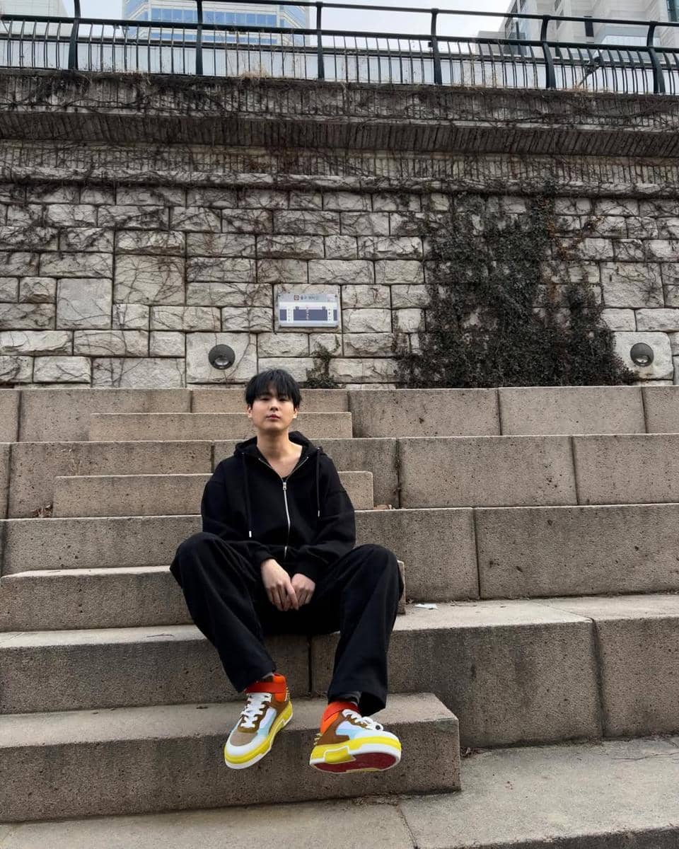 outfit nonton pertandingan olahraga ala Choi Byungchan