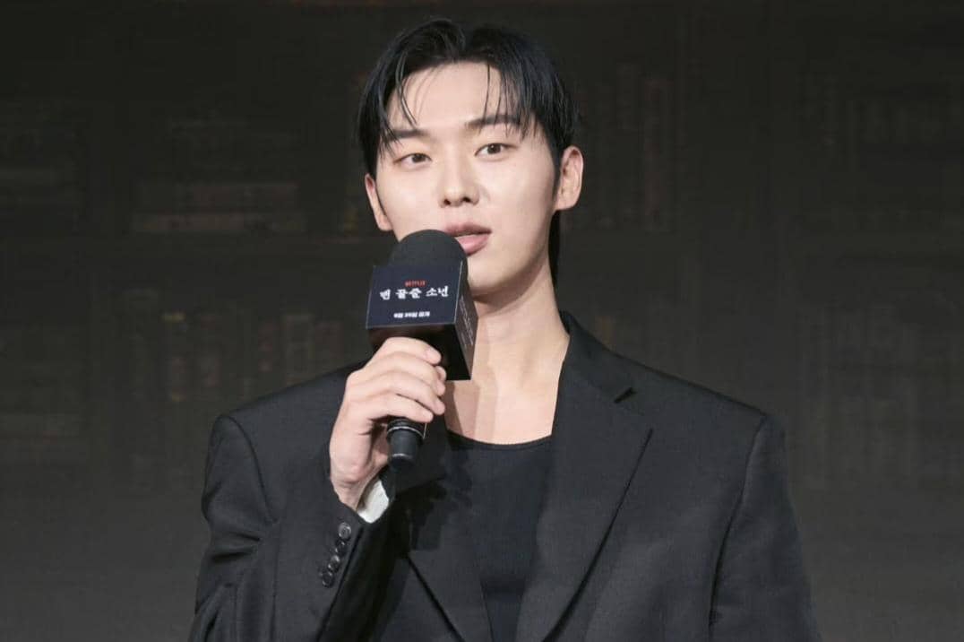 potret Choi Hyun Wook di konferensi pers drama Notes from the Last Row