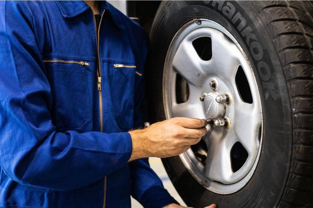 5 Cara Merawat Baut Roda Mobil agar Tetap Aman saat Berkendara