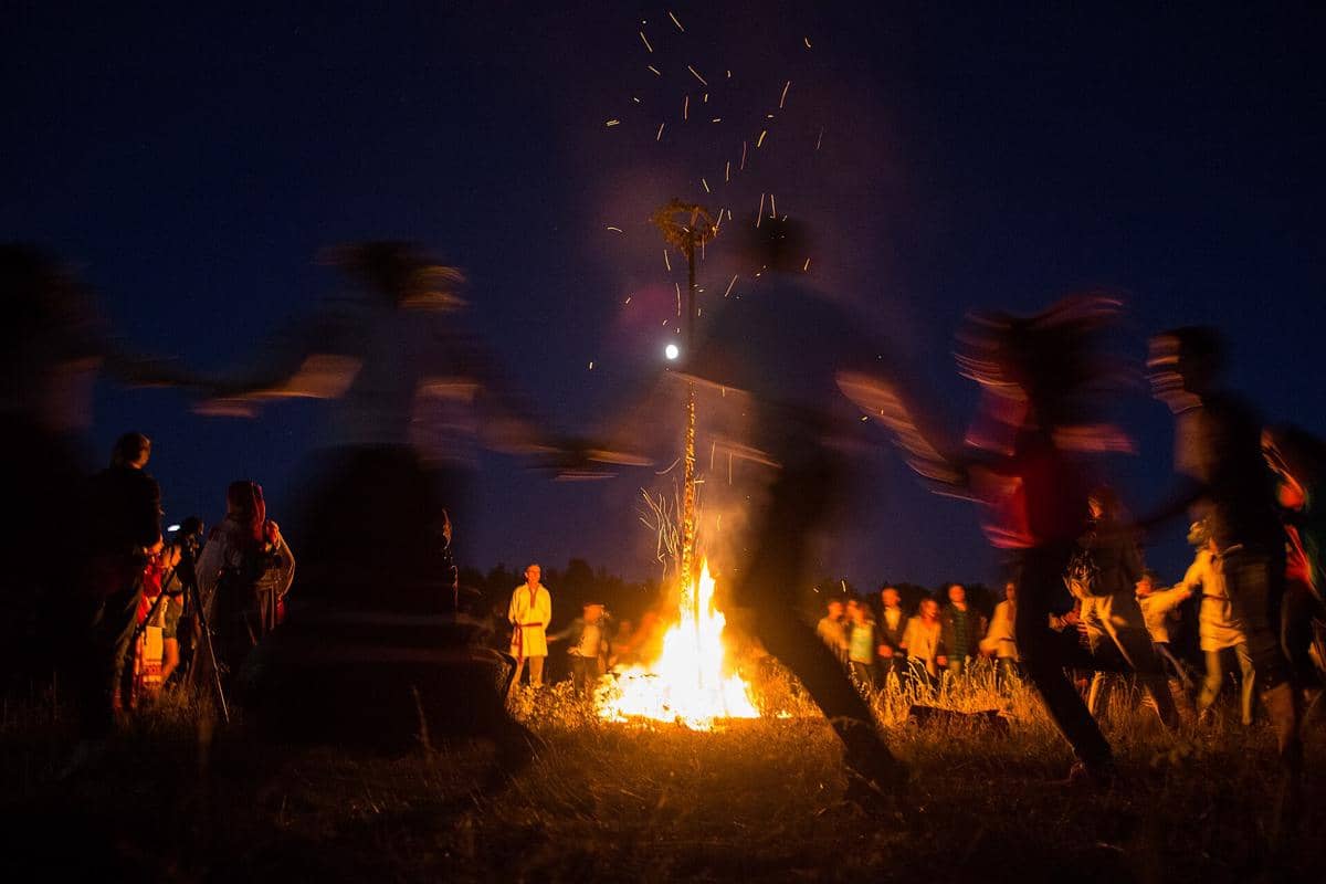 ilustrasi perayaan Ivan Kupala