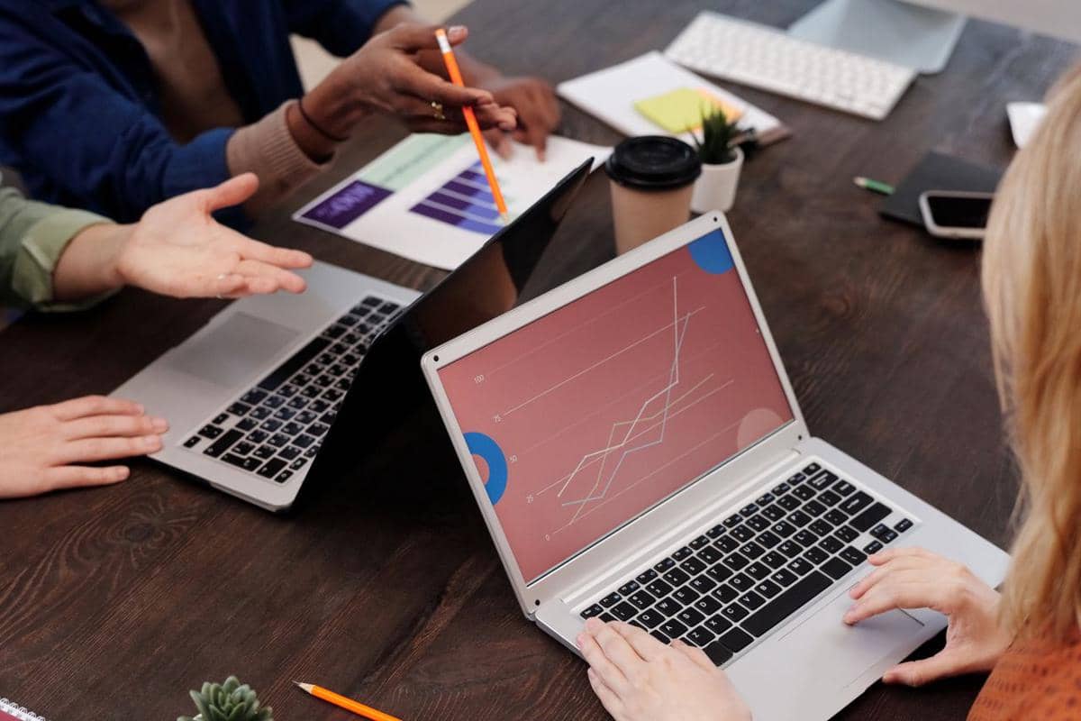 5 Fakta Mengapa Era Digital Bikin Pekerjaan Terasa Gak Pernah Selesai