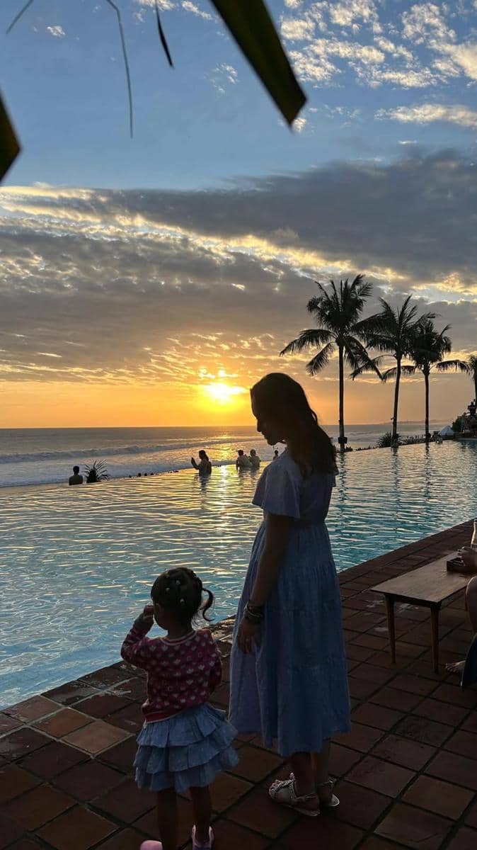 Rossa dan anak angkatnya
