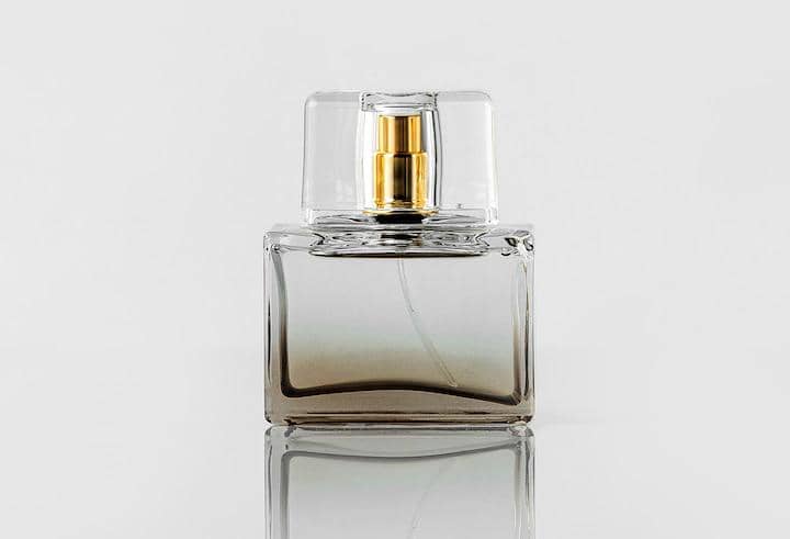 5 Rekomendasi Parfum Pria Aroma Pear, Segar dan Maskulin!