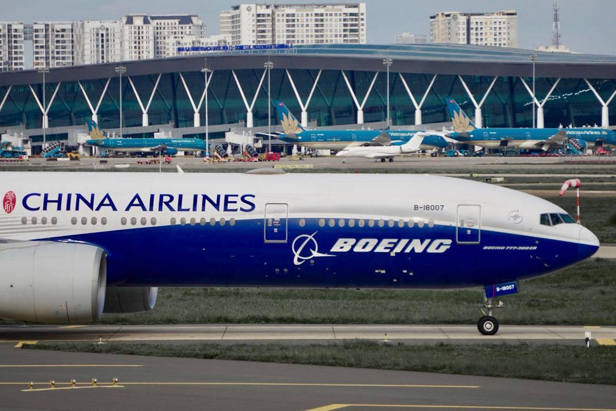 ilustrasi maskapai penerbangan China Airlines, bandara, pesawat