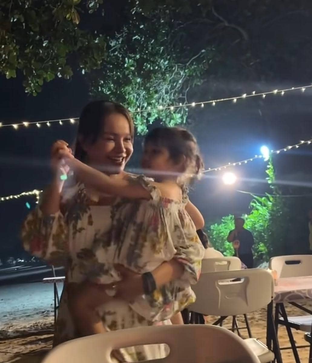 Rossa dan anak angkatnya