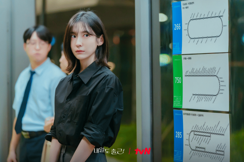 Park Ji Hyun di drama See You at Work Tomorrow!