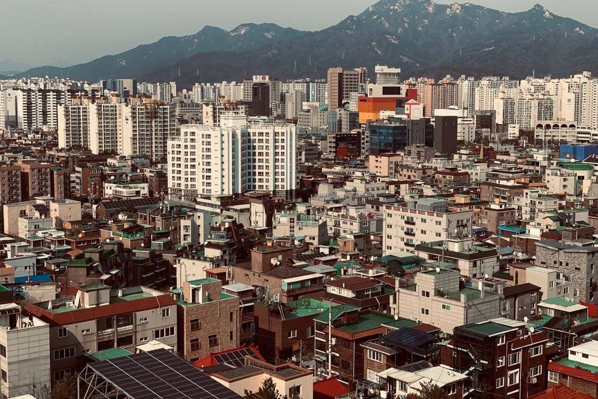 Suasana di Kota Seoul, Korea Selatan.