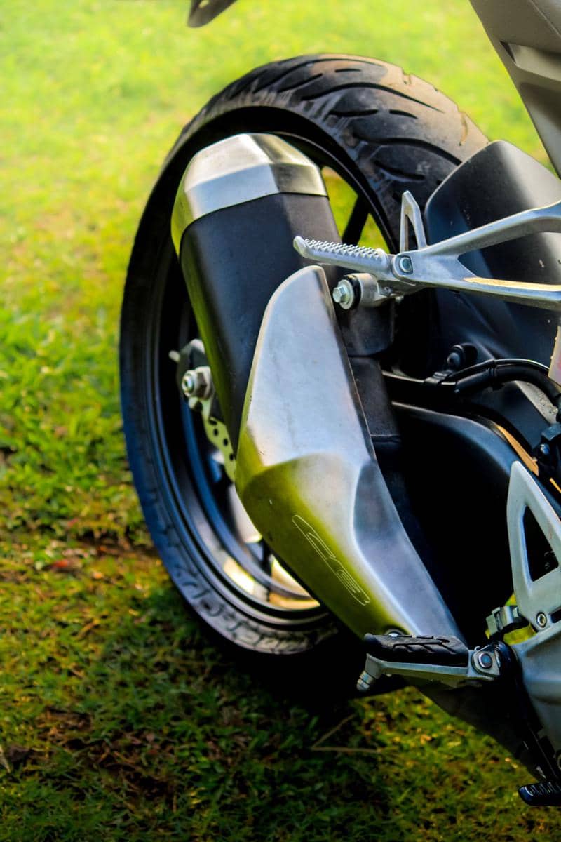 ilustrasi knalpot motor