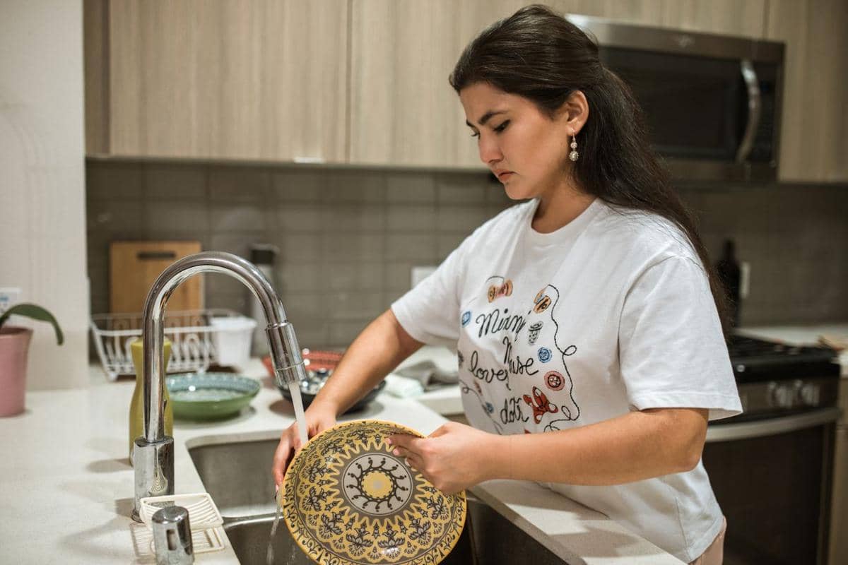 ilustrasi membersihkan dapur