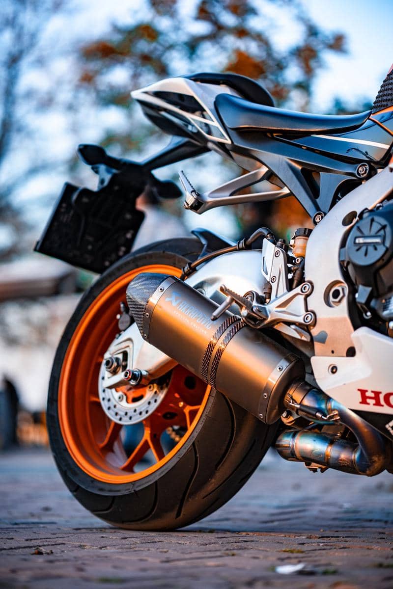 ilustrasi knalpot motor 