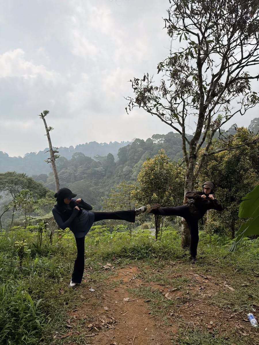 Dwi Handayani trekking ke Cisadon, Sentul
