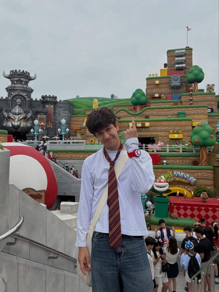Abun Sungkar jalan-jalan di Universal Studio Jepang