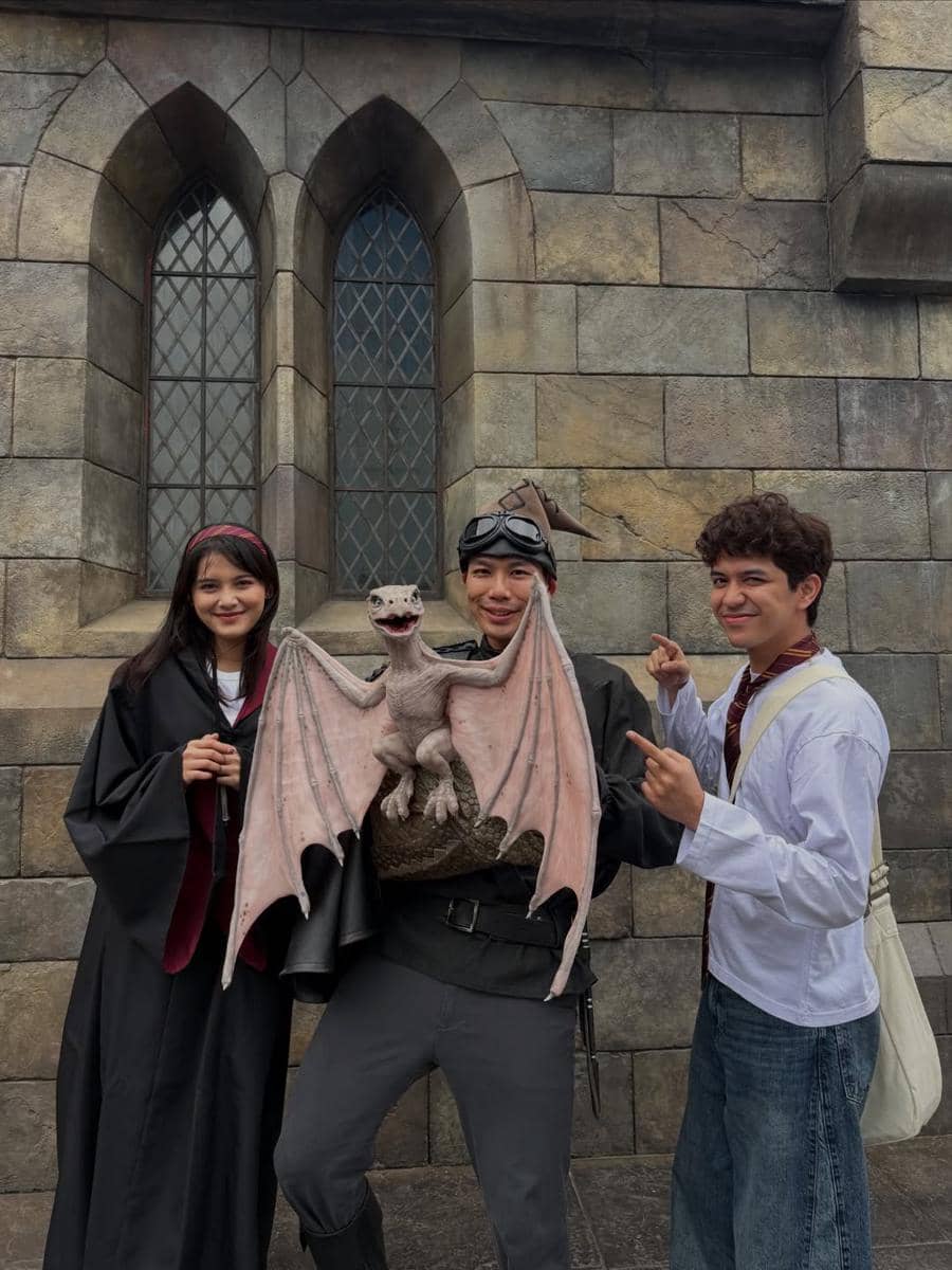 Abun Sungkar jalan-jalan di Universal Studio Jepang