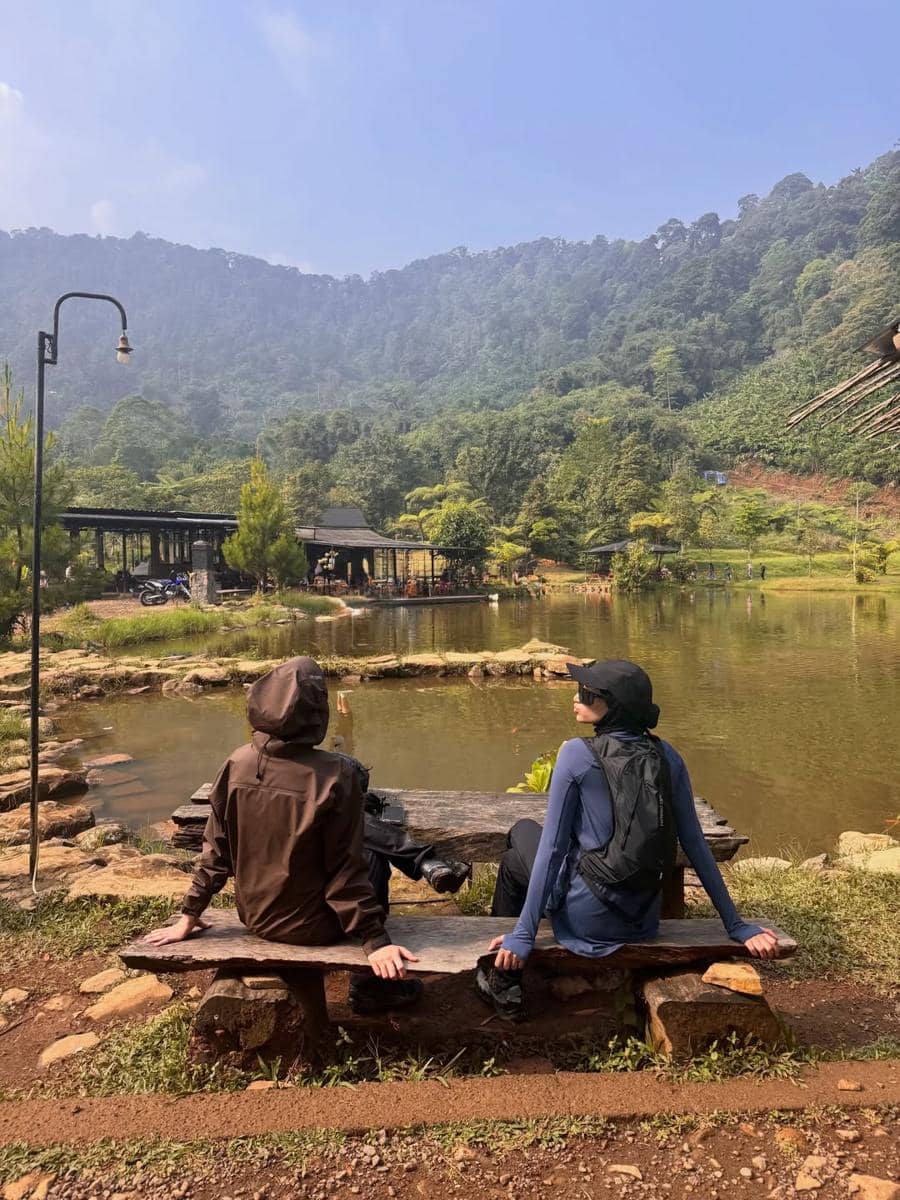 Dwi Handayani trekking ke Cisadon, Sentul