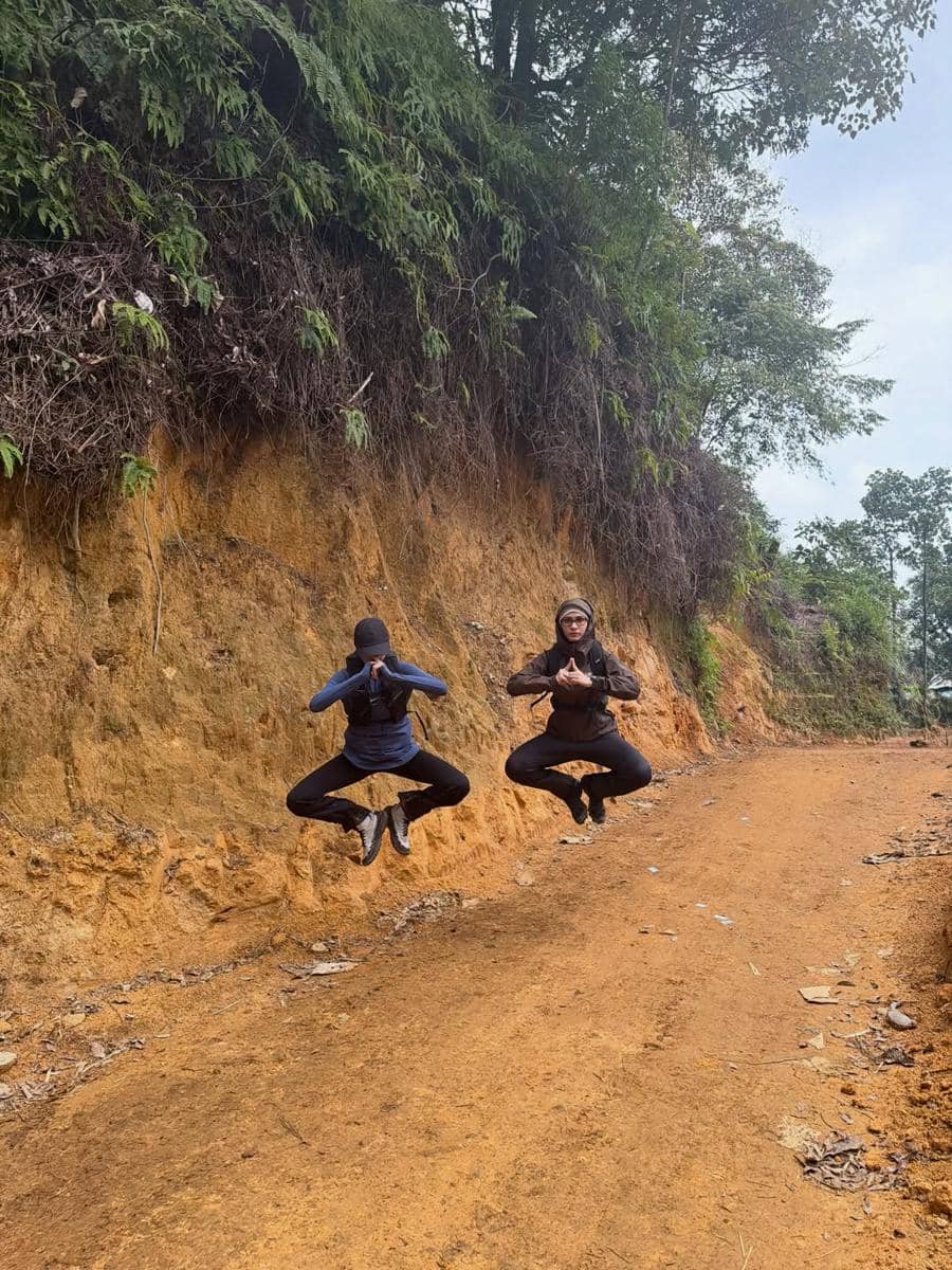 Dwi Handayani trekking ke Cisadon, Sentul