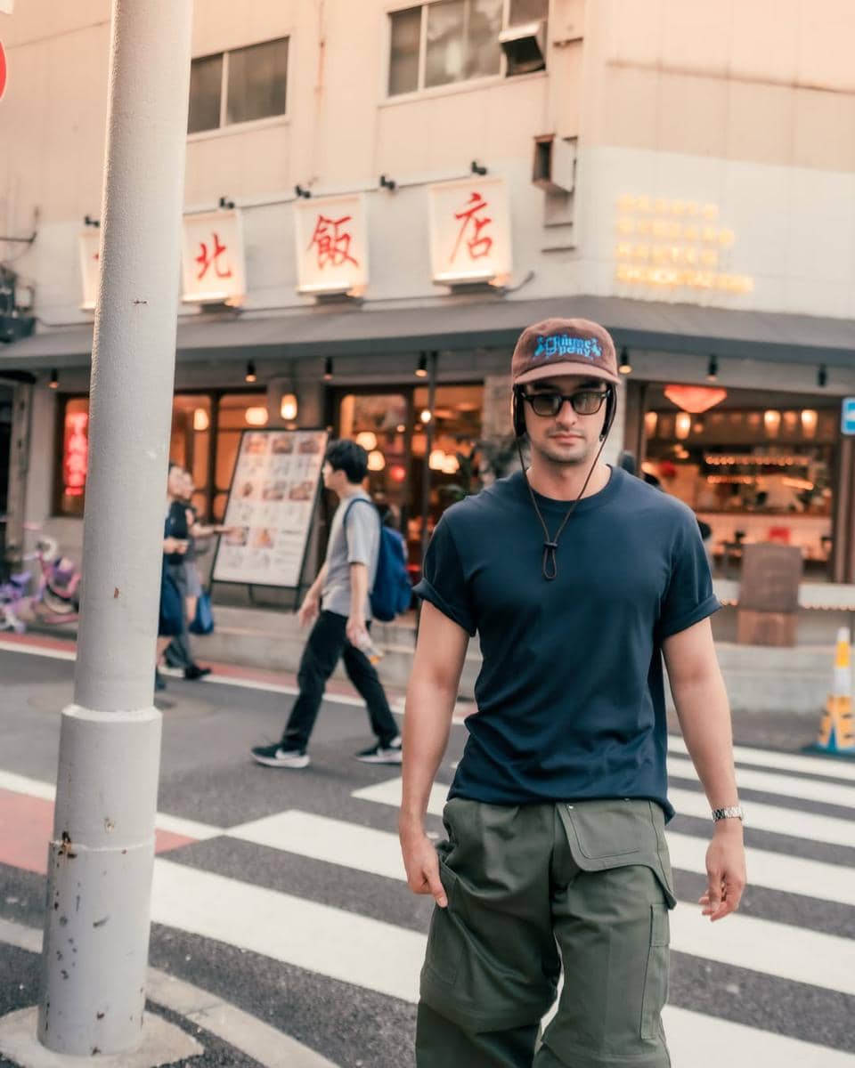 Omar Daniel jalan-jalan di Shimokitazawa