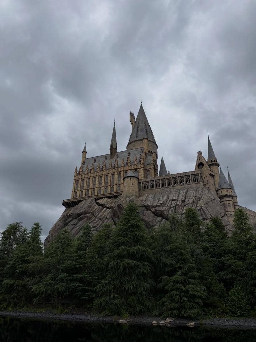 Abun Sungkar jalan-jalan di Universal Studio Jepang