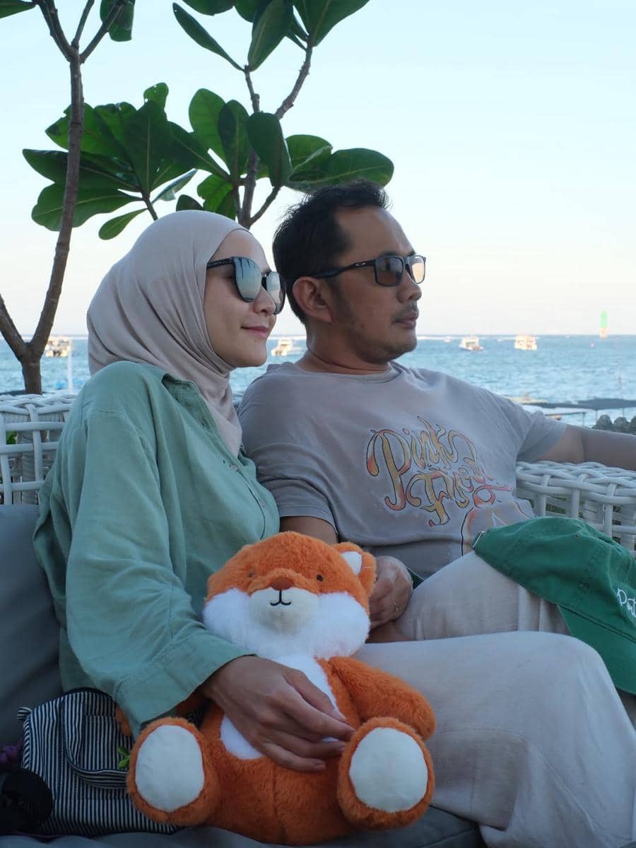 Zaskia Adya Mecca ajak keluarga jalan-jalan di Pantai Sanur