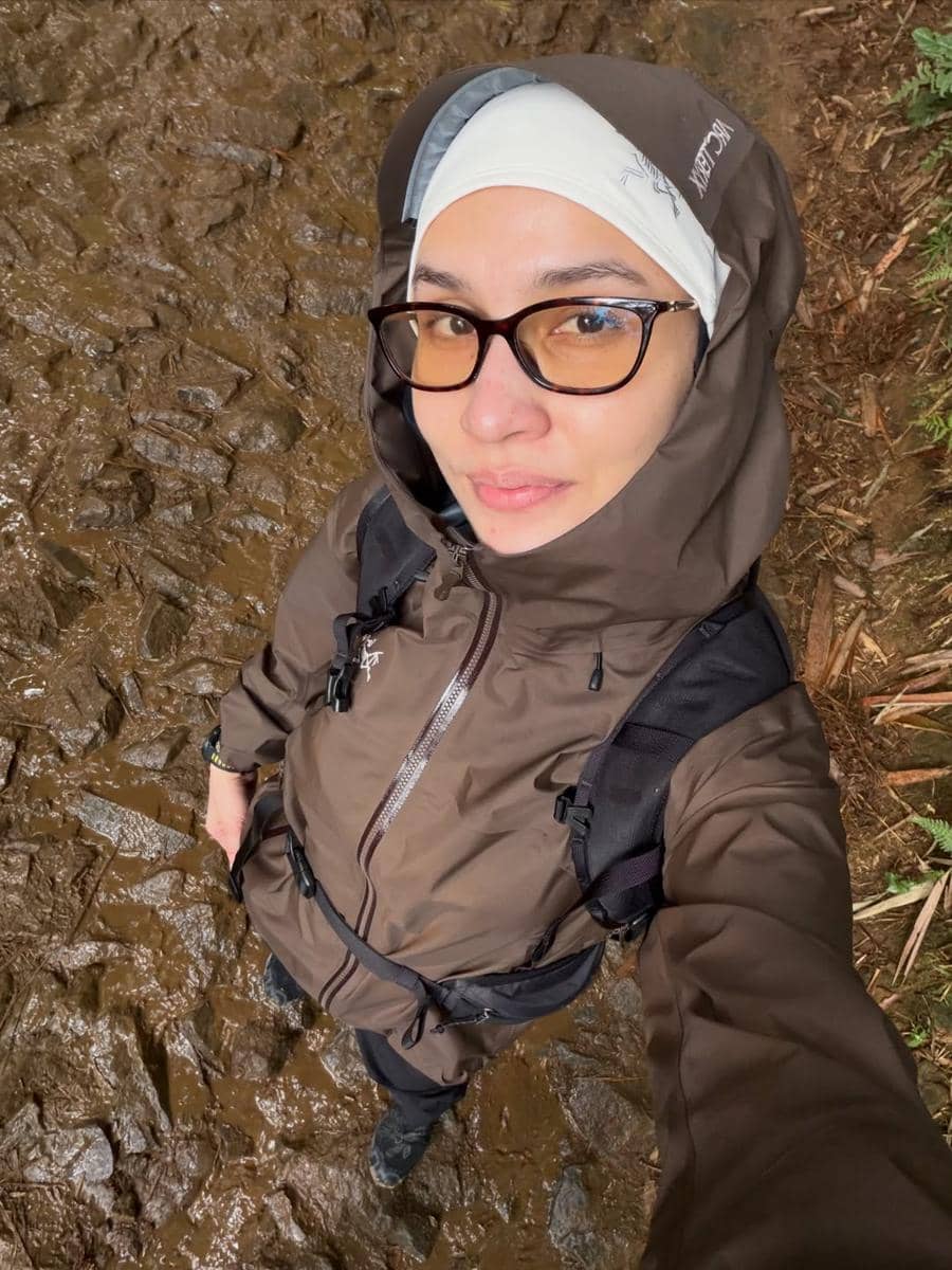 Dwi Handayani trekking ke Cisadon, Sentul