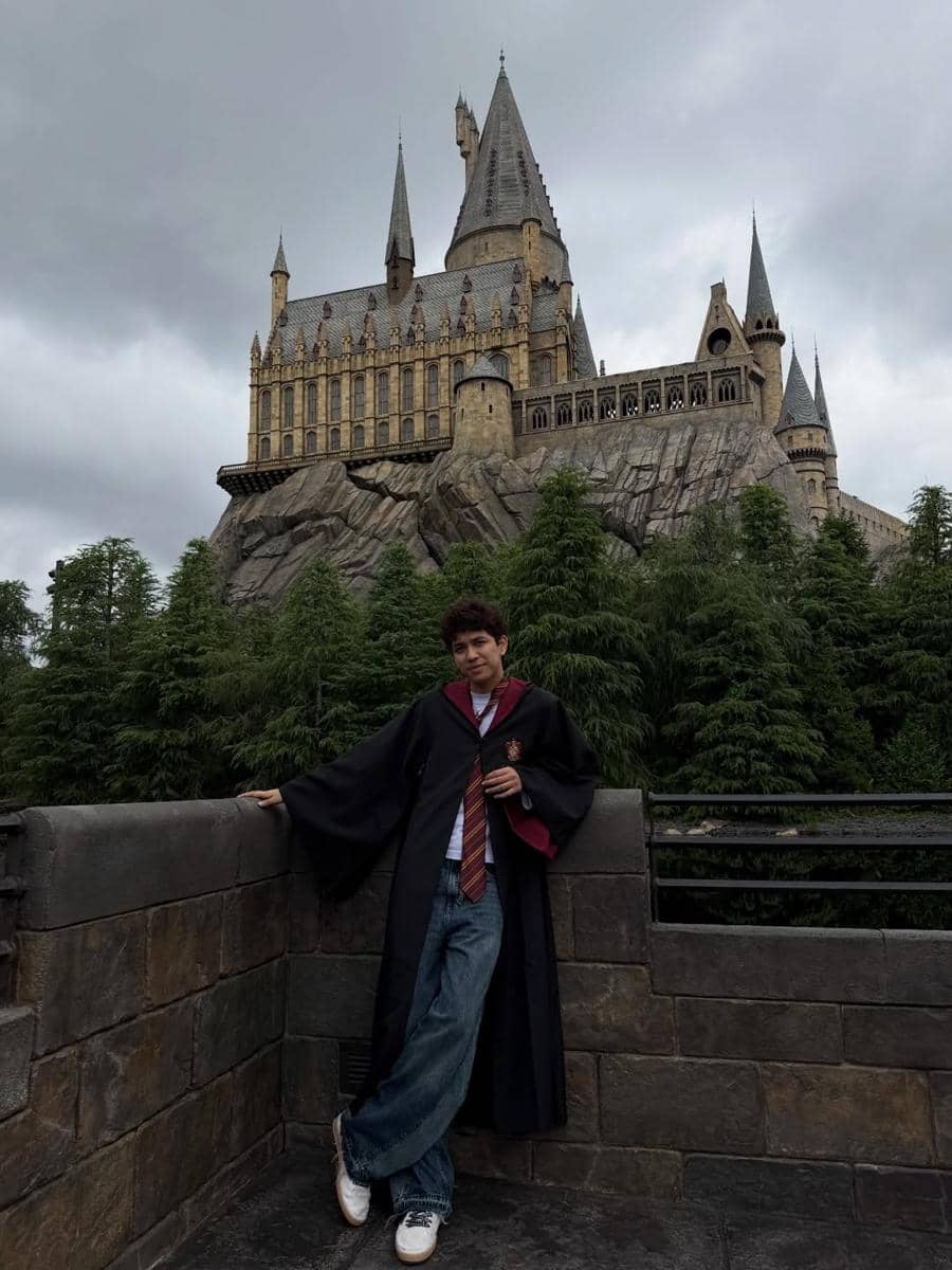 Abun Sungkar jalan-jalan di Universal Studio Jepang