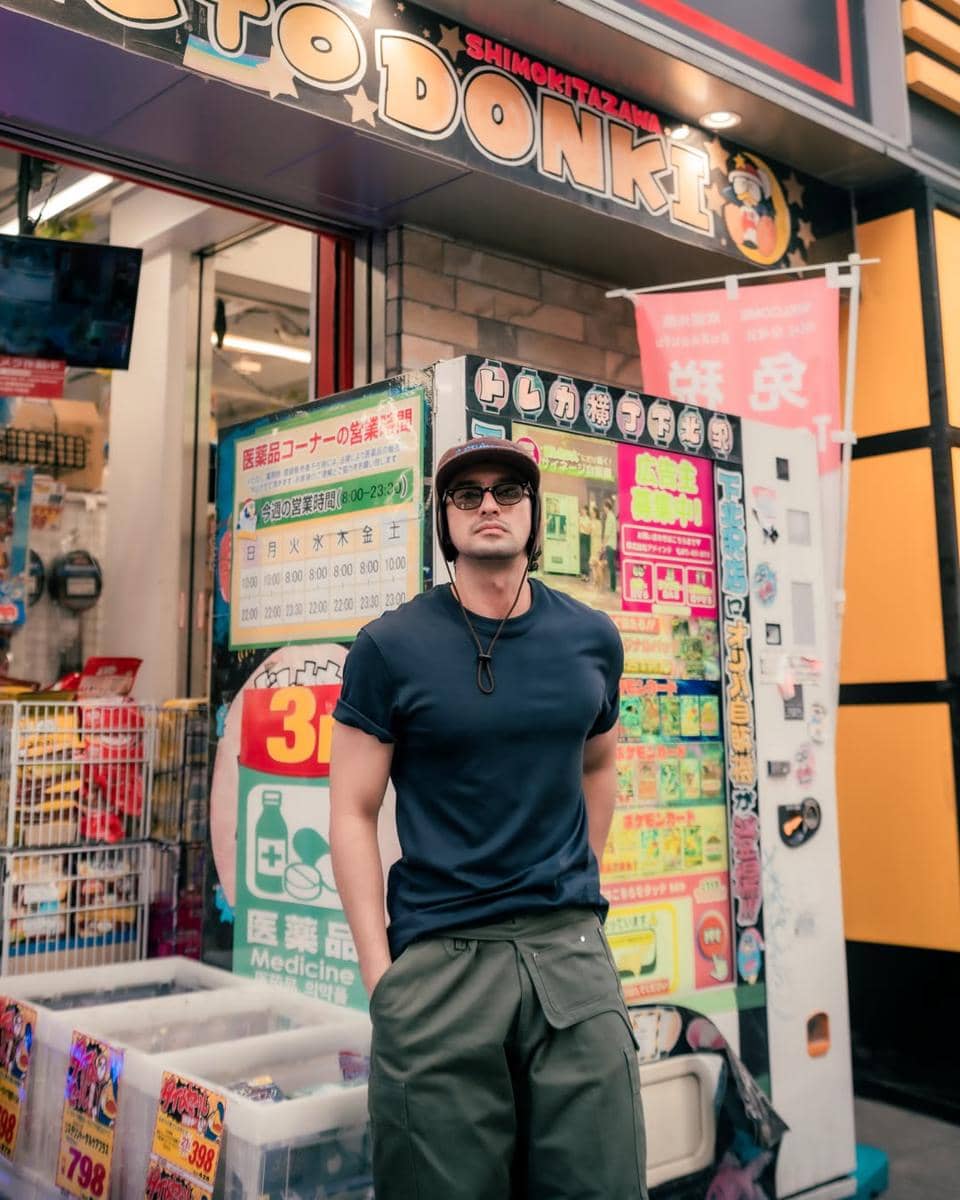 Omar Daniel jalan-jalan di Shimokitazawa