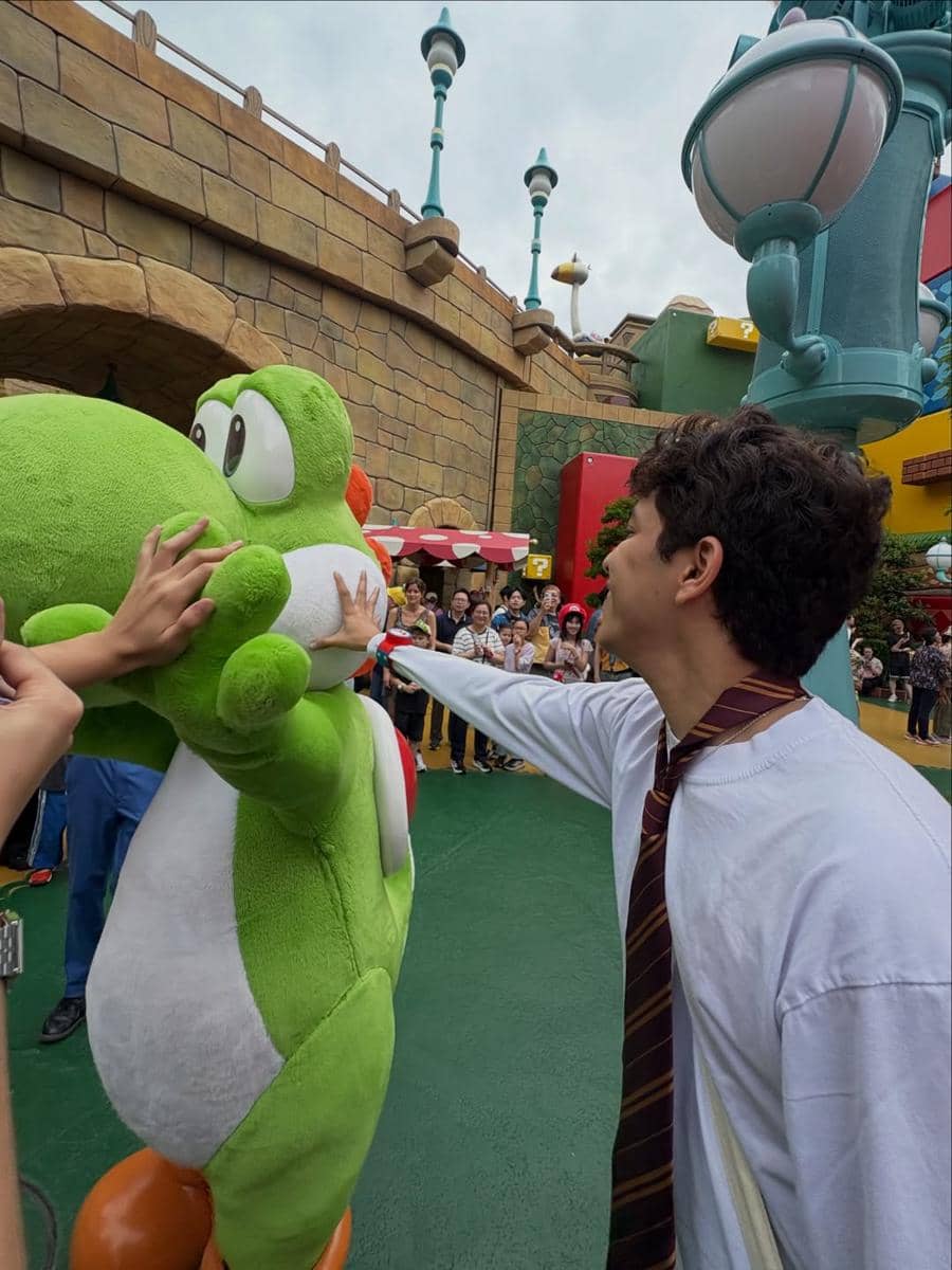 Abun Sungkar jalan-jalan di Universal Studio Jepang