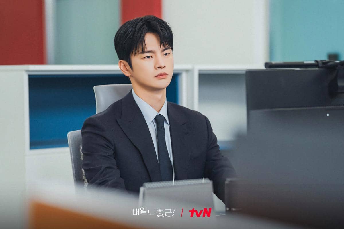 Cuplikan drama Korea See You at Work Tomorrow