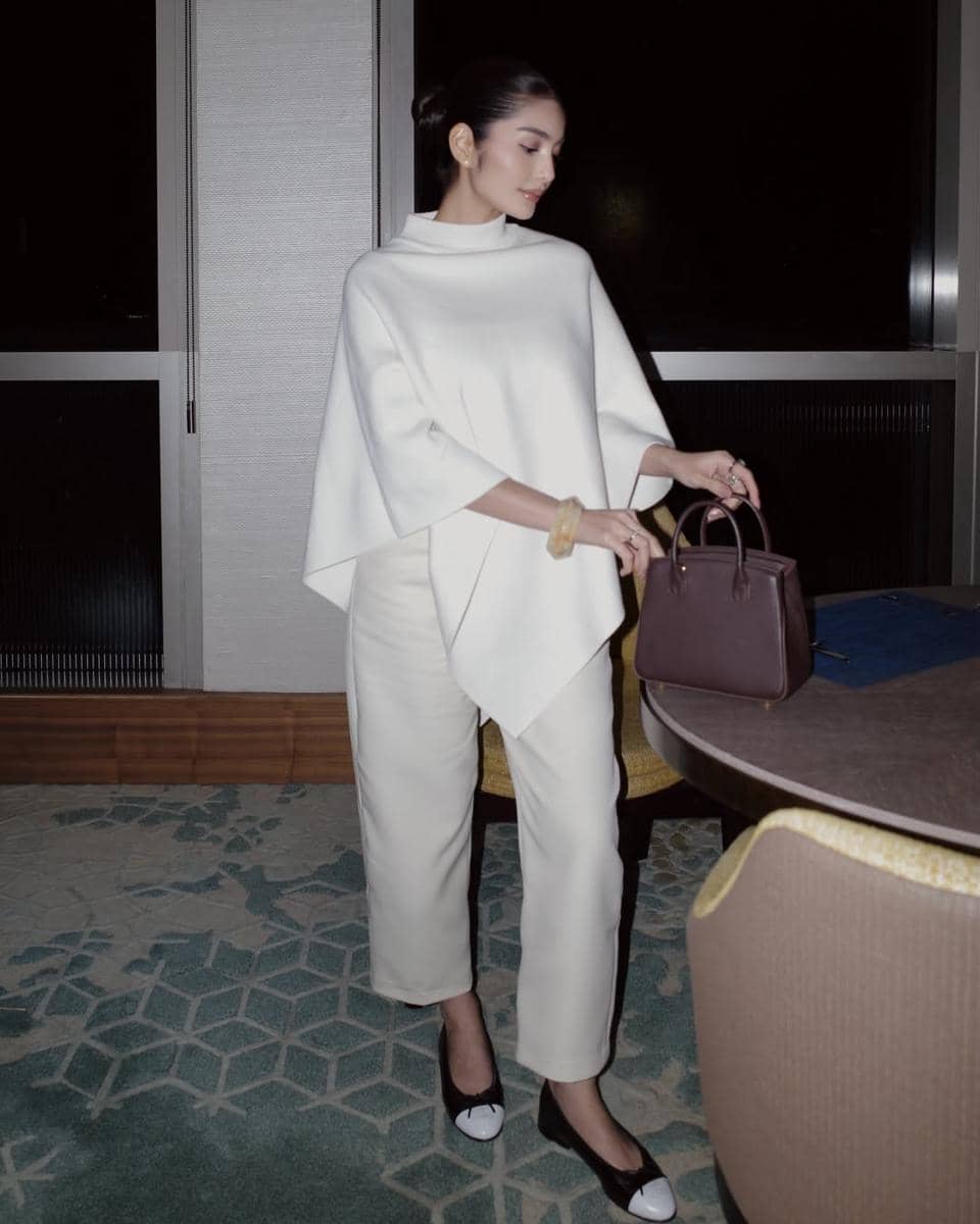 Inspirasi OOTD ala Debi Sagita 