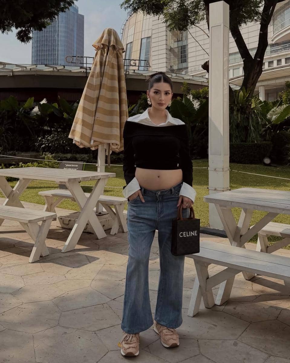 Inspirasi OOTD ala Debi Sagita
