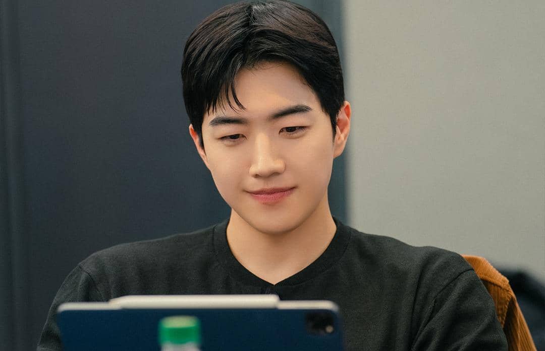 Kang Hoon di pembicaraan naskah drama My Bias, My Boss