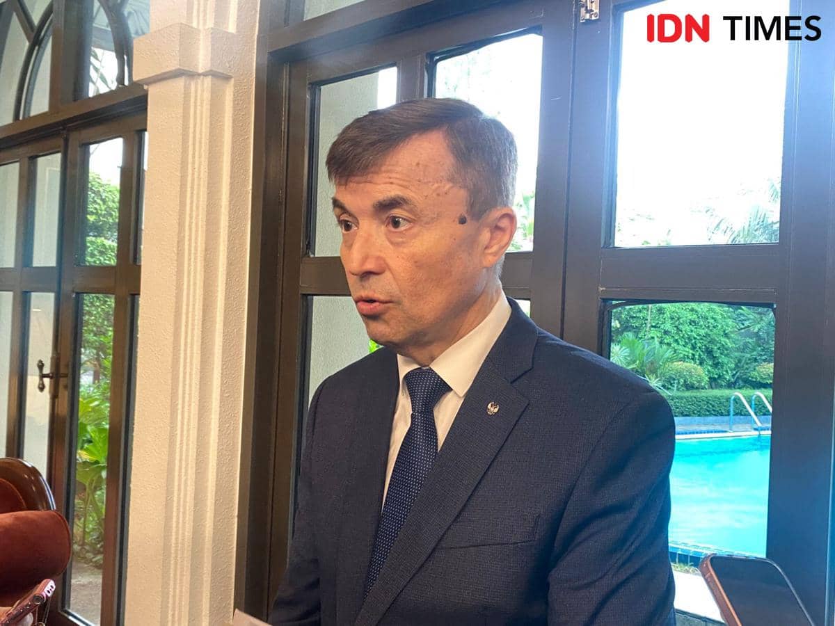 Duta Besar Rusia untuk Indonesia Sergey Tolchenov dalam jumpa pers di Jakarta. (IDN Times/Marcheilla Ariesta)