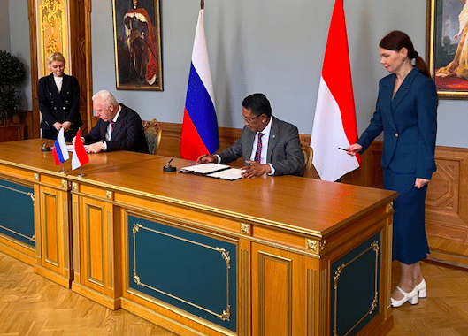 Menteri Hukum RI Supratman Andi Agtas bersama Jaksa Agung Rusia Aleksandr V. Gutsan  di Gedung Kejaksaan Agung, Rusia di St. Petersburg. (Do