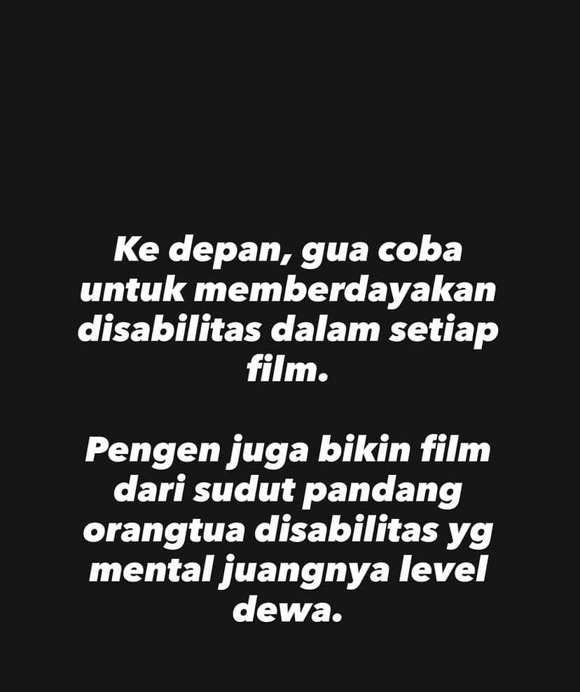 Teks motivasi berlatar hitam berisi pesan tentang pemberdayaan penyandang disabilitas dan rencana membuat film dengan sudut pandang orang tua disabilitas.