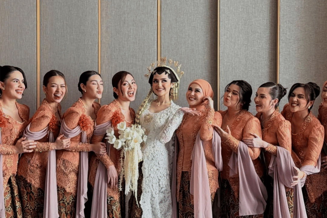 Rebbeca Klopperr saat di pernikahan Syifa Hadju & El Rumi