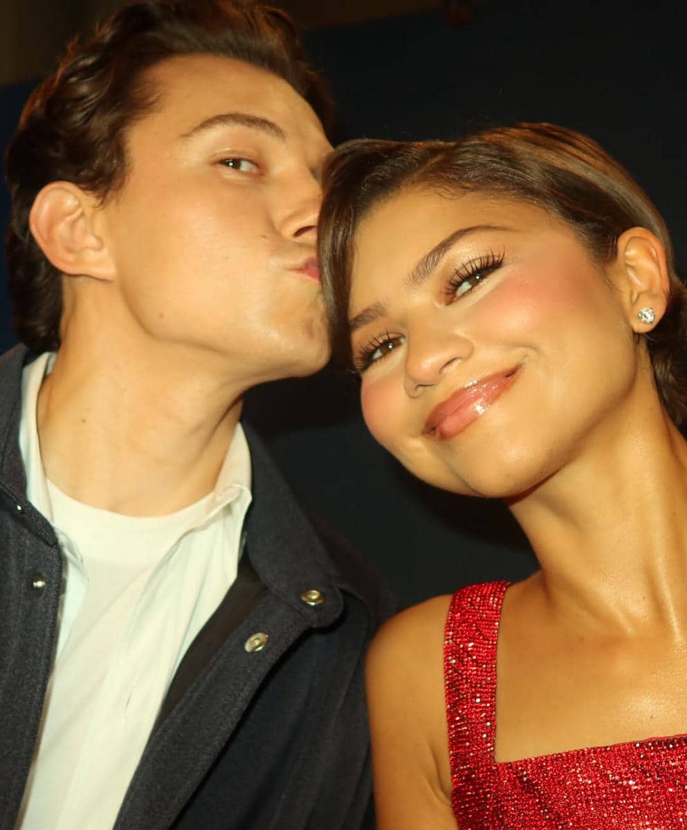 OOTD Zendaya saat tour film Spiderman