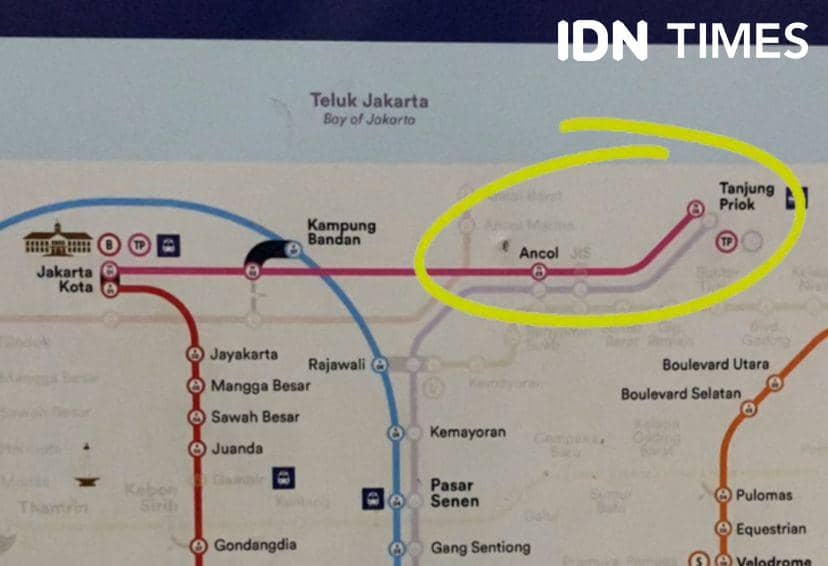 Menjajal Stasiun dan JPO JIS (Jakarta International Stadium) yang baru.
