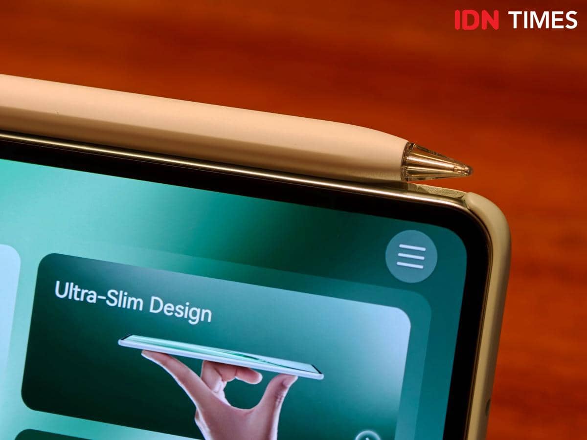 Tampilan dekat HUAWEI MatePad Mini dengan stylus di atas layar yang menampilkan tulisan Ultra-Slim Design.
