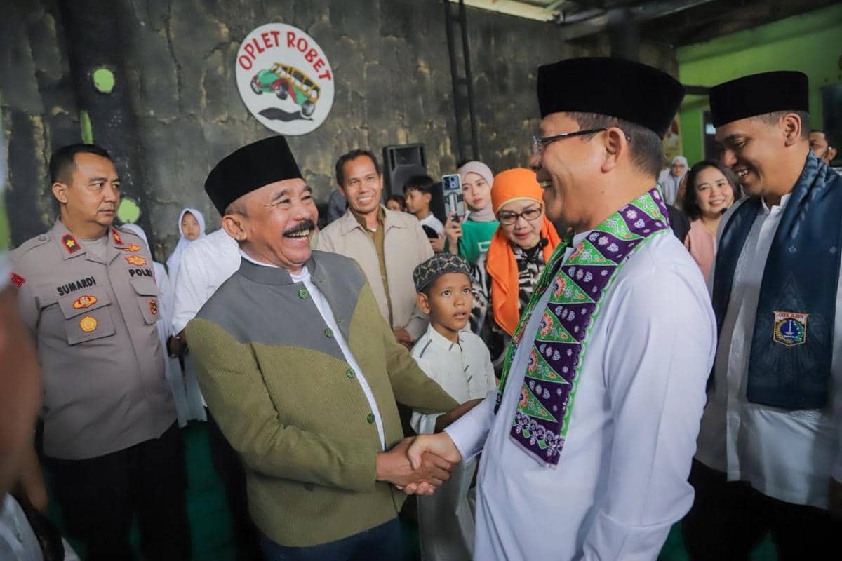Utusan Khusus Presiden (UKP) Bidang Ketahanan Pangan, Muhamad Mardiono, berkunjung ke Sanggar Ocehan Plesetan Rombongan Betawi (Oplet) di Ja